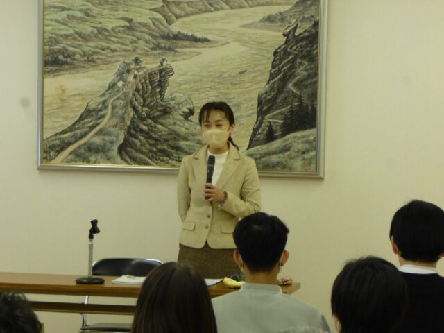 写真１　講師の山中智香先生